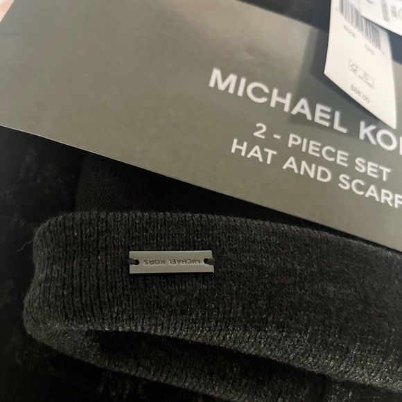 Mens Michael Kors Scarf and Reversible Hat Set MK logo Black/Charcoal Gray - Picture 5 of 9